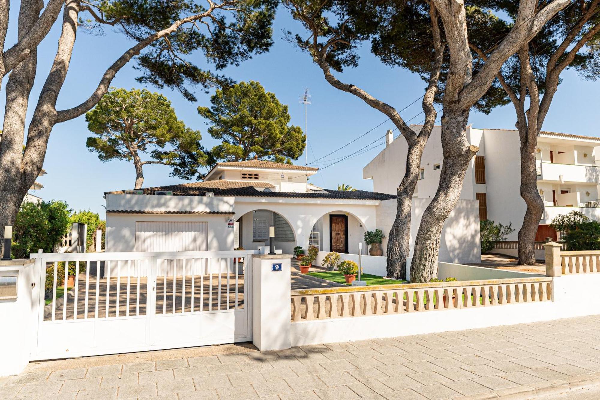 Villa Garballo Alcudia - Sea Front Екстериор снимка
